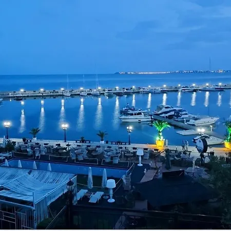 Апартаменты влас комплекс амфора , студио 704 *